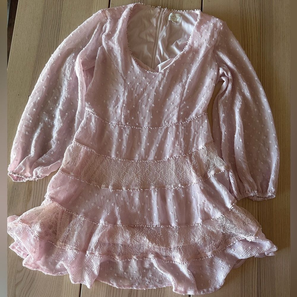 Dee Elly Soft Pink long sleeved lace romantic v neck mini dress- L